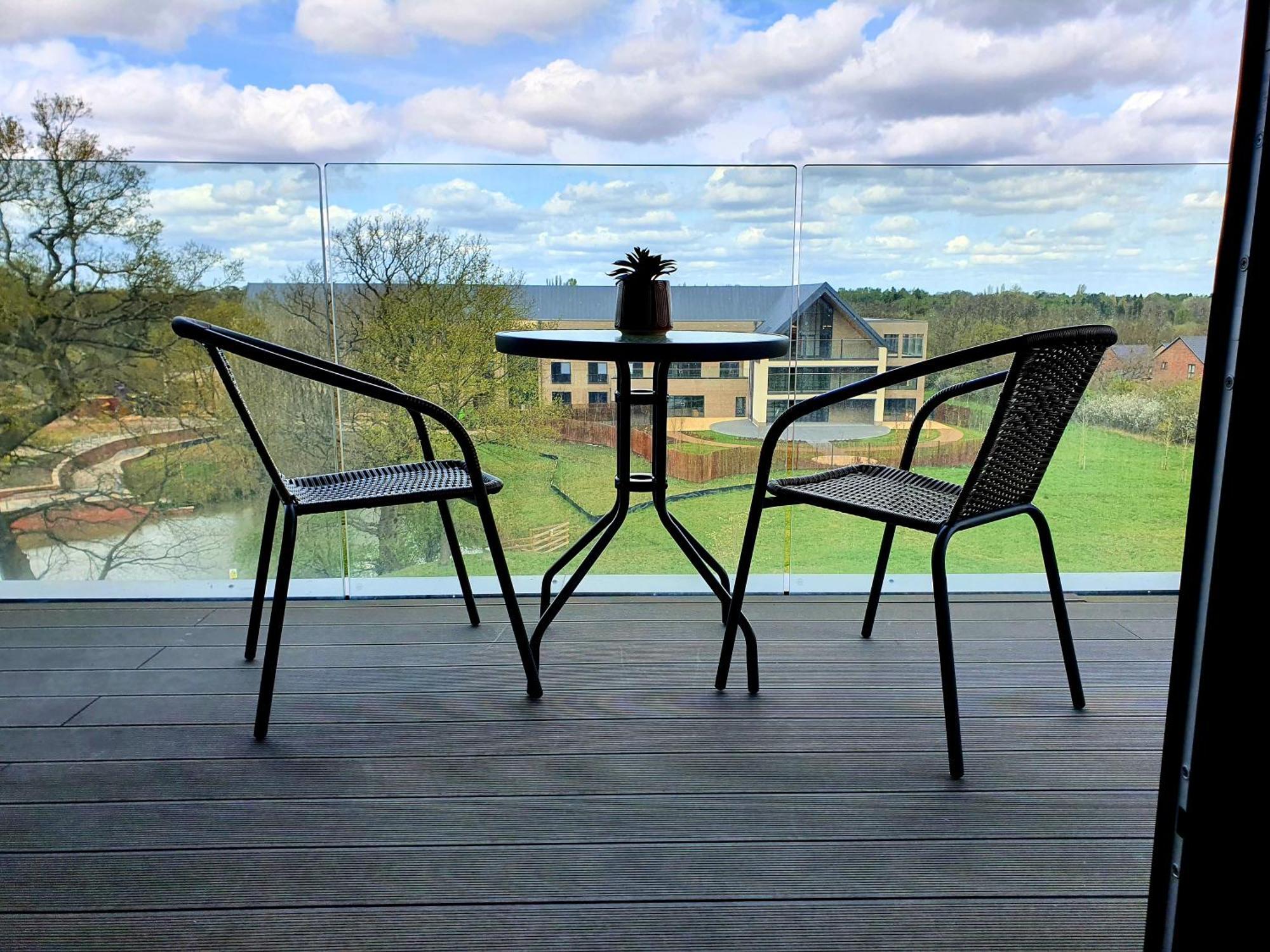 Spacious Balcony View Apt Near Nec Bhx Free Parking Sleeps 4 Hockley Heath Quarto foto